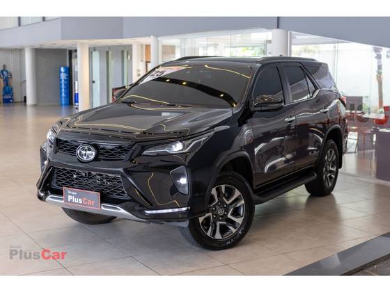 TOYOTA HILUX SW4 2.8 D-4D TURBO DIESEL SRX PLATINUM 4X4 AUTOMÁTICO TOYOTA HILUX SW4 2.8 D-4D TURBO DIESEL SRX PLATINUM 4X4 AUTOMÁTICO